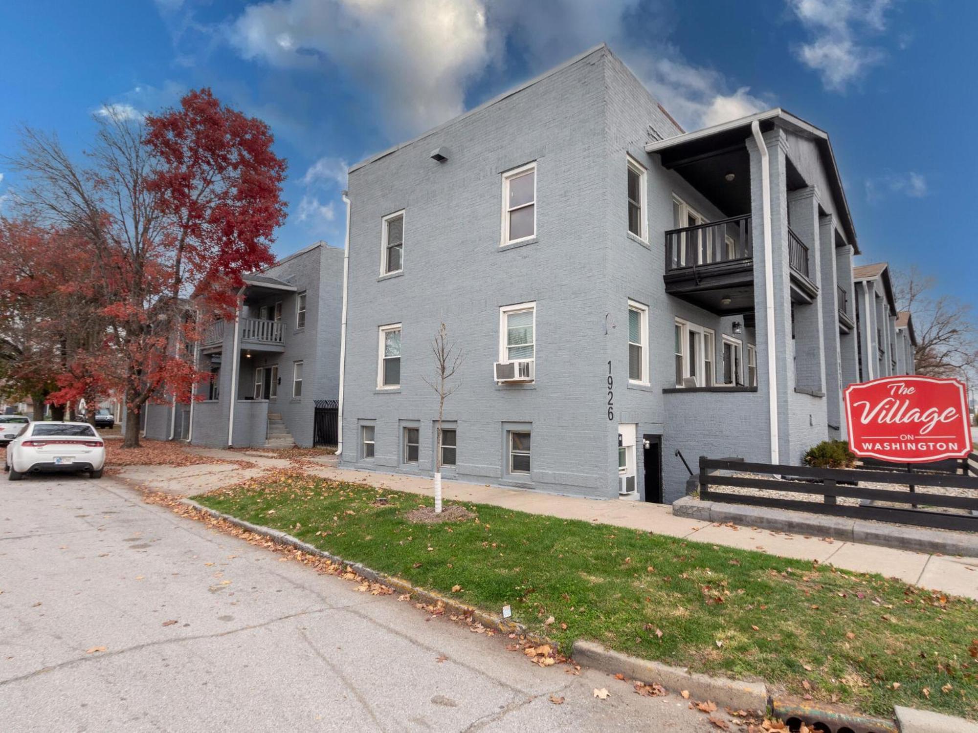 The Village Downtown West Indianapolis Exteriör bild